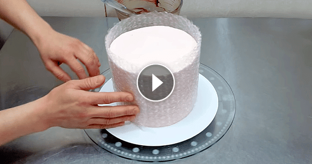 Creaza un tort inedit cu ajutorul unei folii cu bule