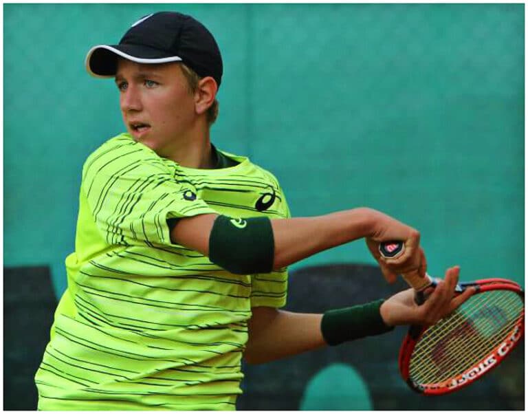 Cum poate fi susţinut Filip Jianu, copilul minune al tenisului românesc?