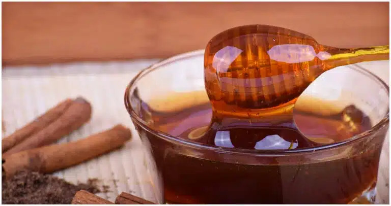 Miere și scorțișoară – o rețetă uimitoare care vindecă nenumărate boli!